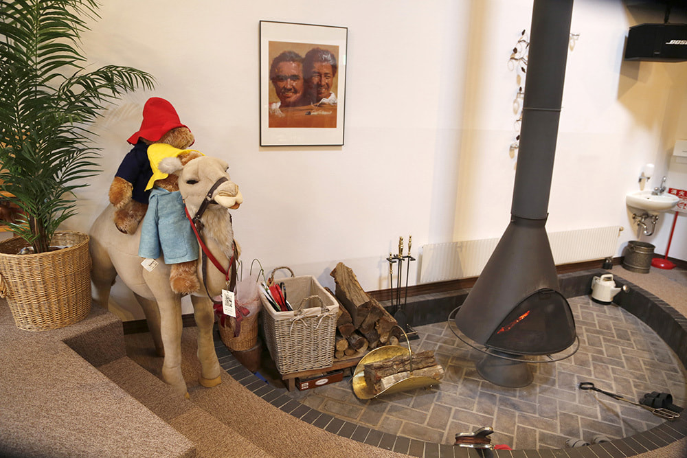 ら・べるでゅーら ホール 蒔きストーブ